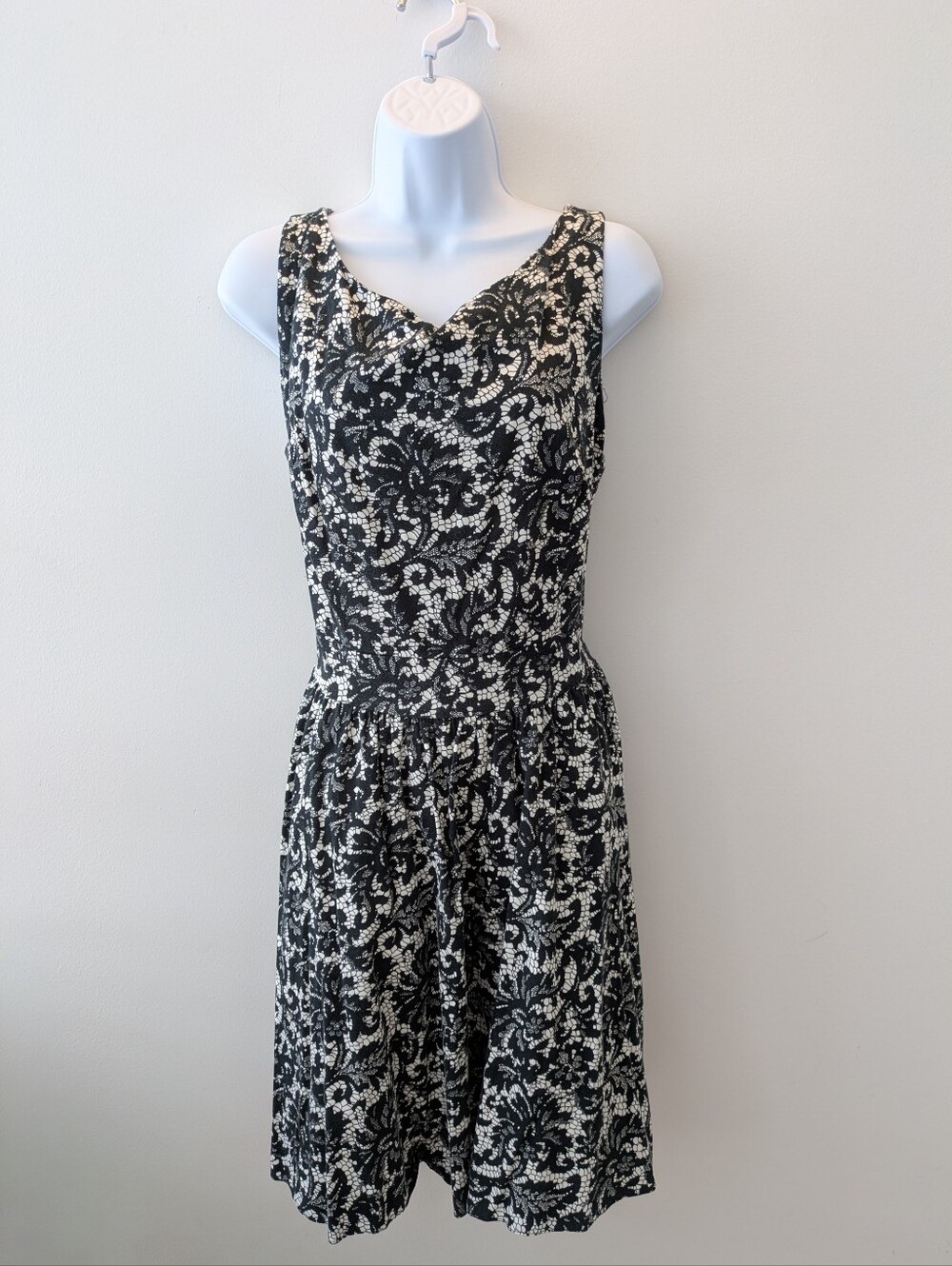 Lady Vintage Sleeveless Black & White Floral Fit-and-Flare Dress